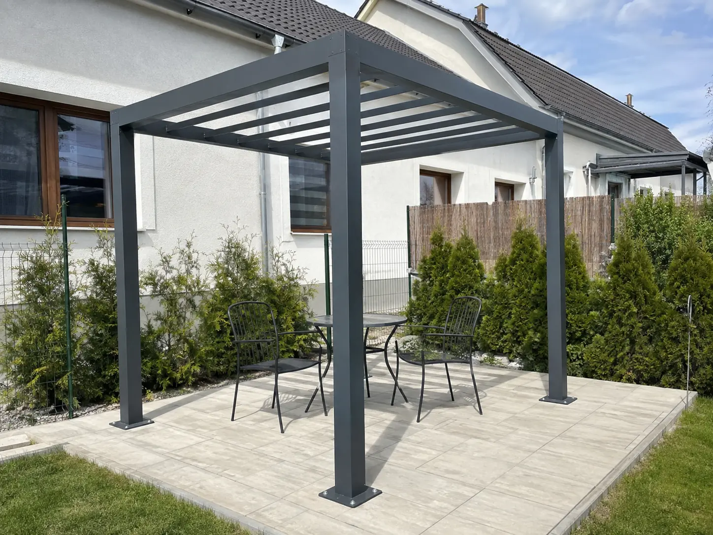Pergola stalowa S — ażurowa, 250 × 250 × 235 cm, dach: ażur