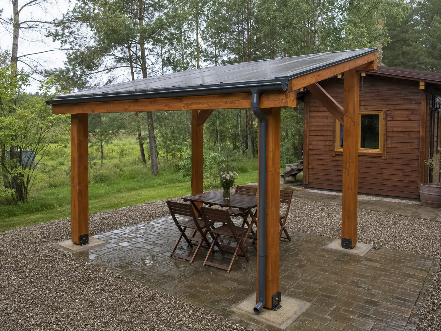Pergola drewniana S — poliwęglan, 250 × 250 × 228–245 cm, dach: poliwęglan 16 mm